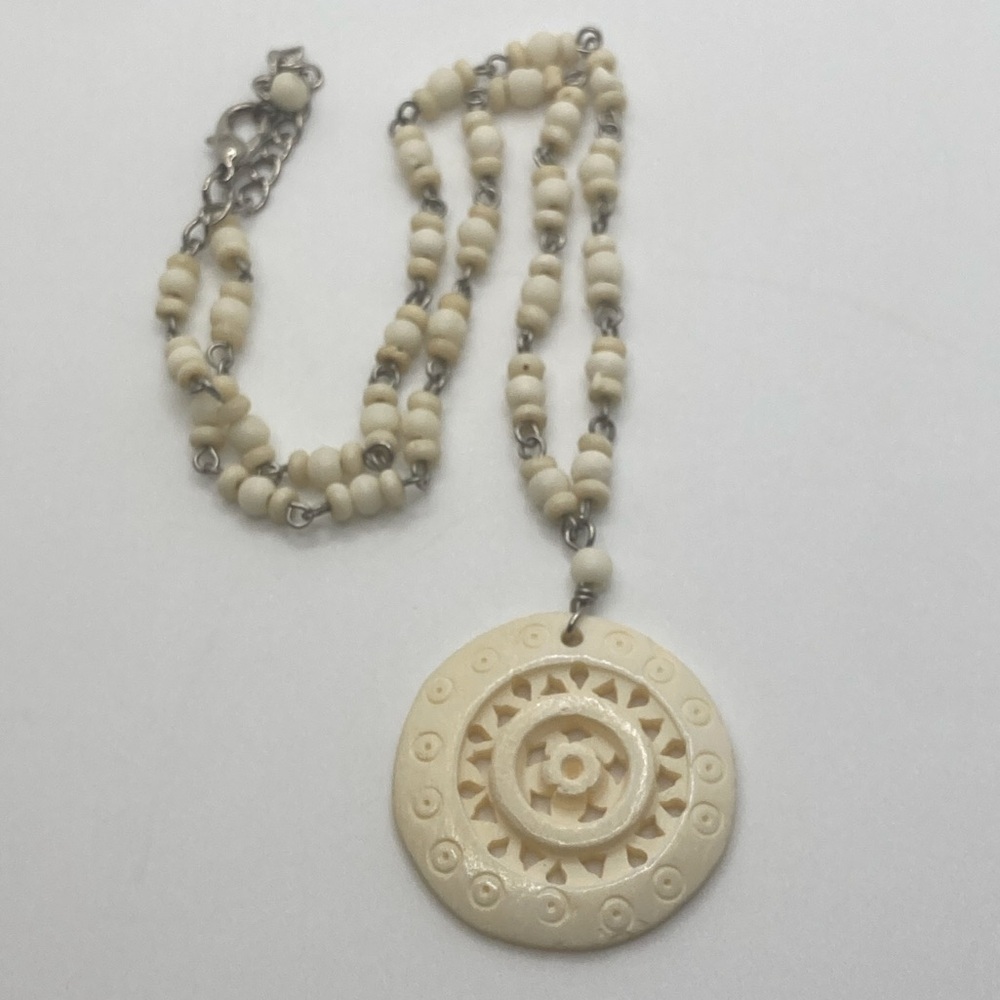 Vtg Carved Bone Floral Design Pendant Silver Tone Clasp Necklace 18” + 1.6” Drop